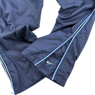 Detailansicht des unteren Beins mit seitlichem Reißverschluss und Swoosh-Logo - Nike Trackpants dunkelblau, Größe XL